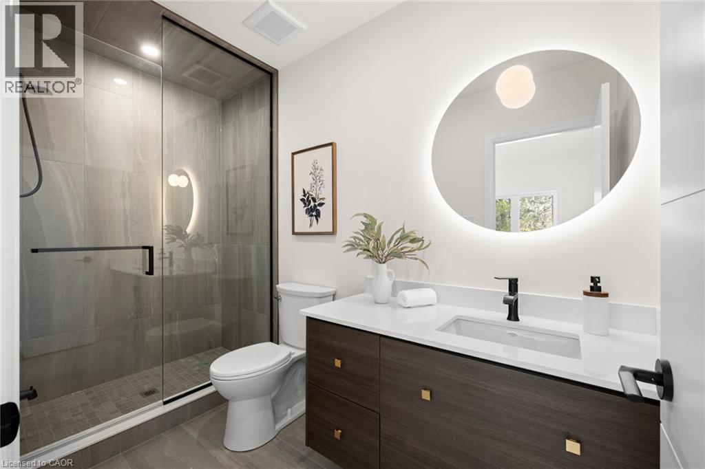 82 Chalmers Street N Property Photo 22