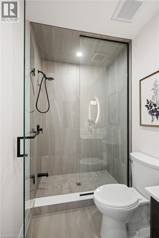 82 Chalmers Street N Property Photo 23