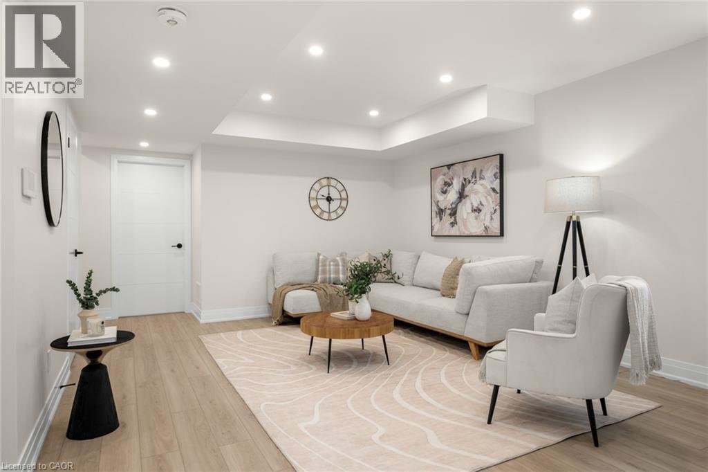 82 Chalmers Street N Property Photo 26