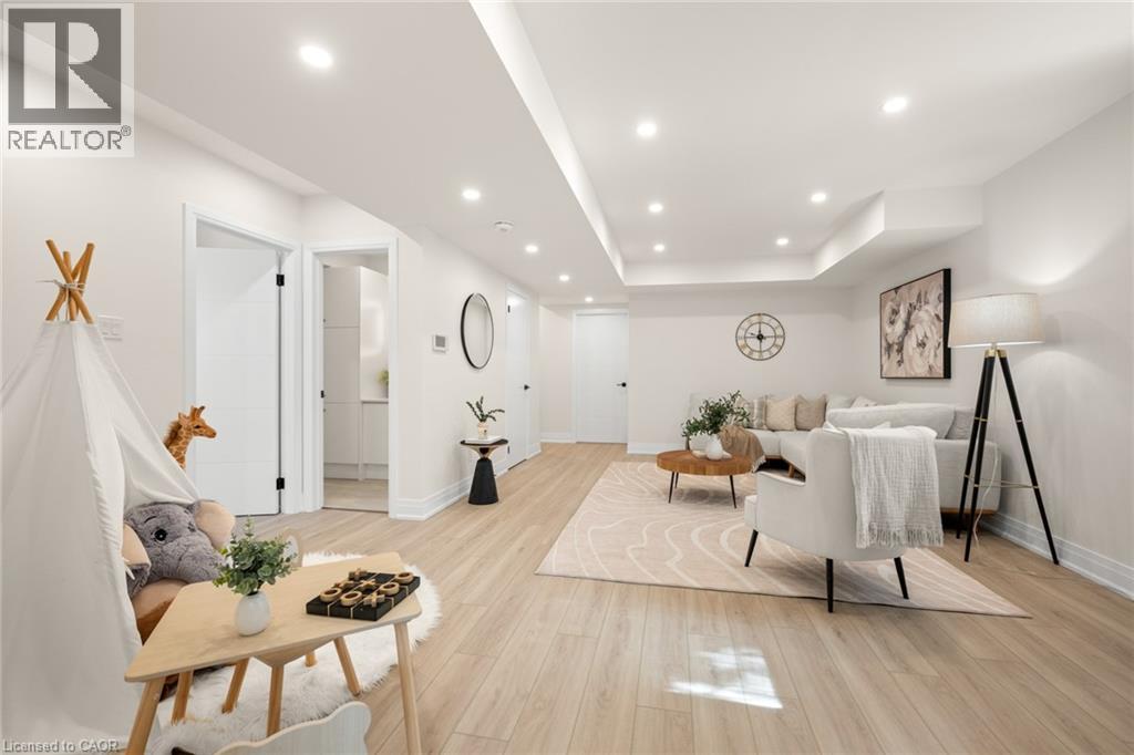 82 Chalmers Street N Property Photo 27