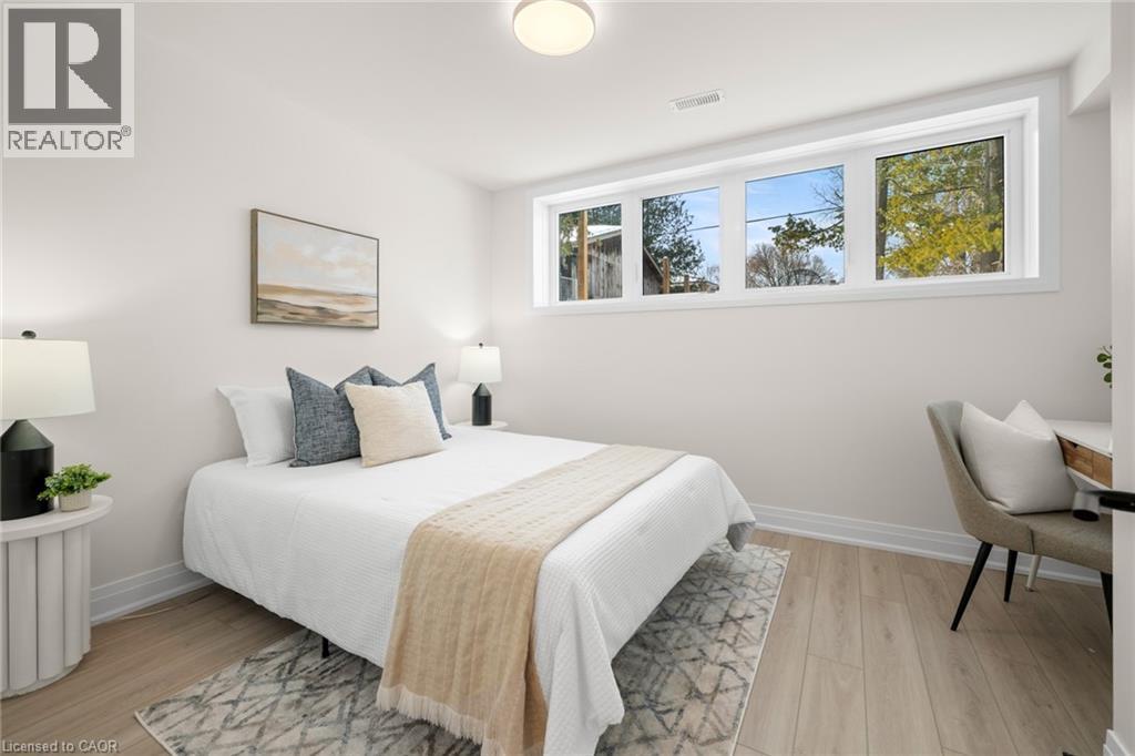 82 Chalmers Street N Property Photo 28