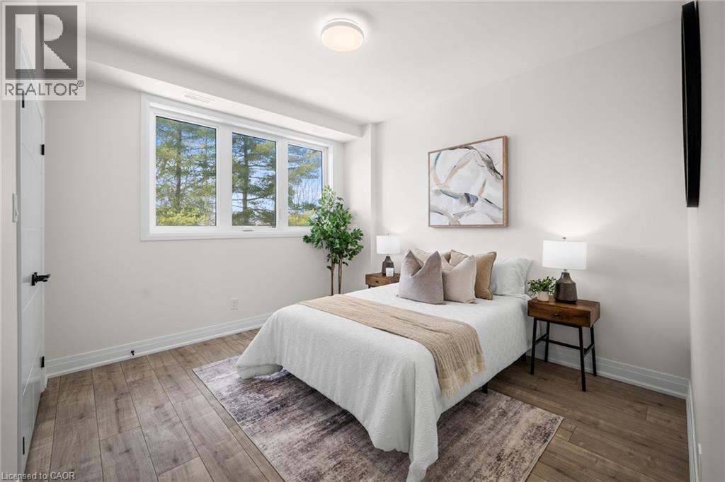 82 Chalmers Street N Property Photo 33