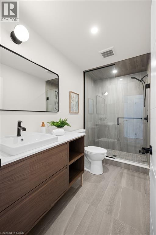 82 Chalmers Street N Property Photo 35