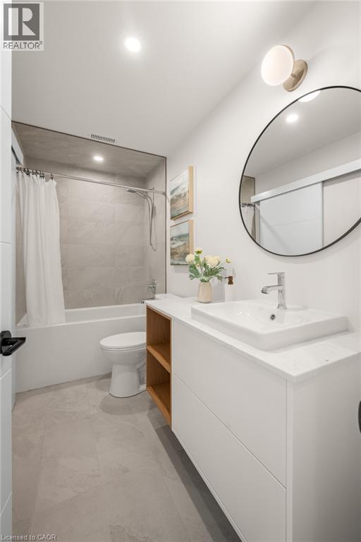 82 Chalmers Street N Property Photo 36