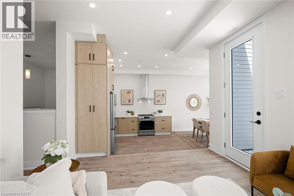 82 Chalmers Street N Property Photo 37