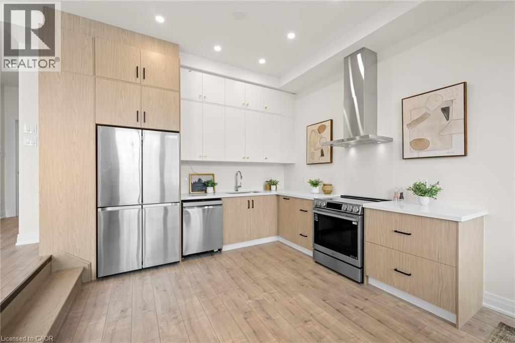 82 Chalmers Street N Property Photo 38