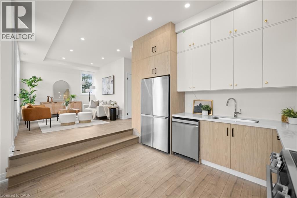 82 Chalmers Street N Property Photo 39