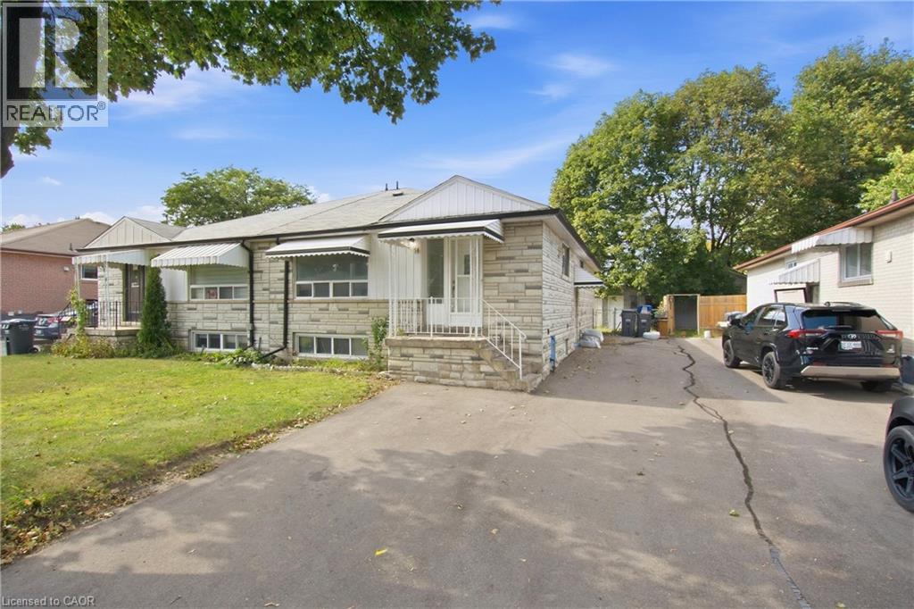 14 Avondale Boulevard Property Photo 2