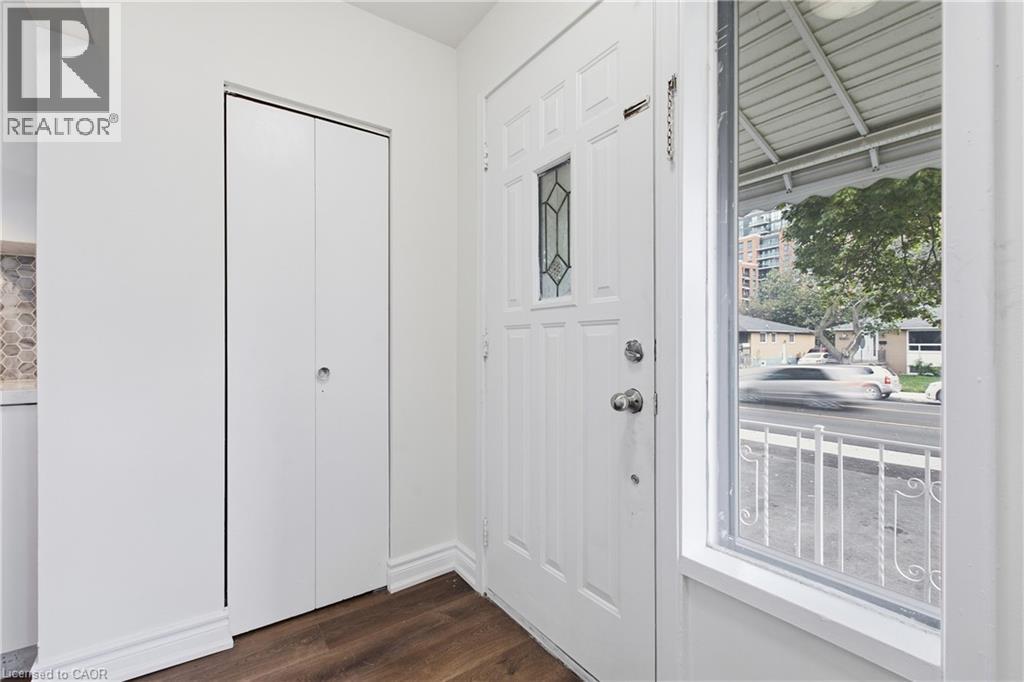 14 Avondale Boulevard Property Photo 7