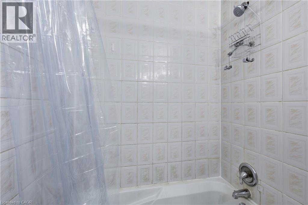 14 Avondale Boulevard Property Photo 18