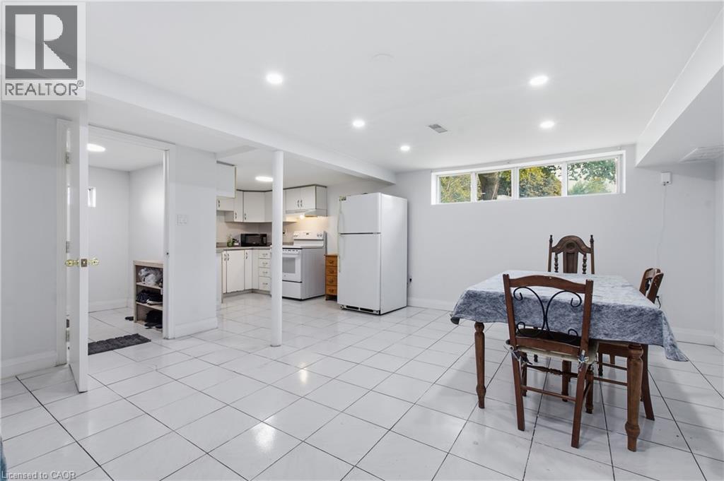 14 Avondale Boulevard Property Photo 28