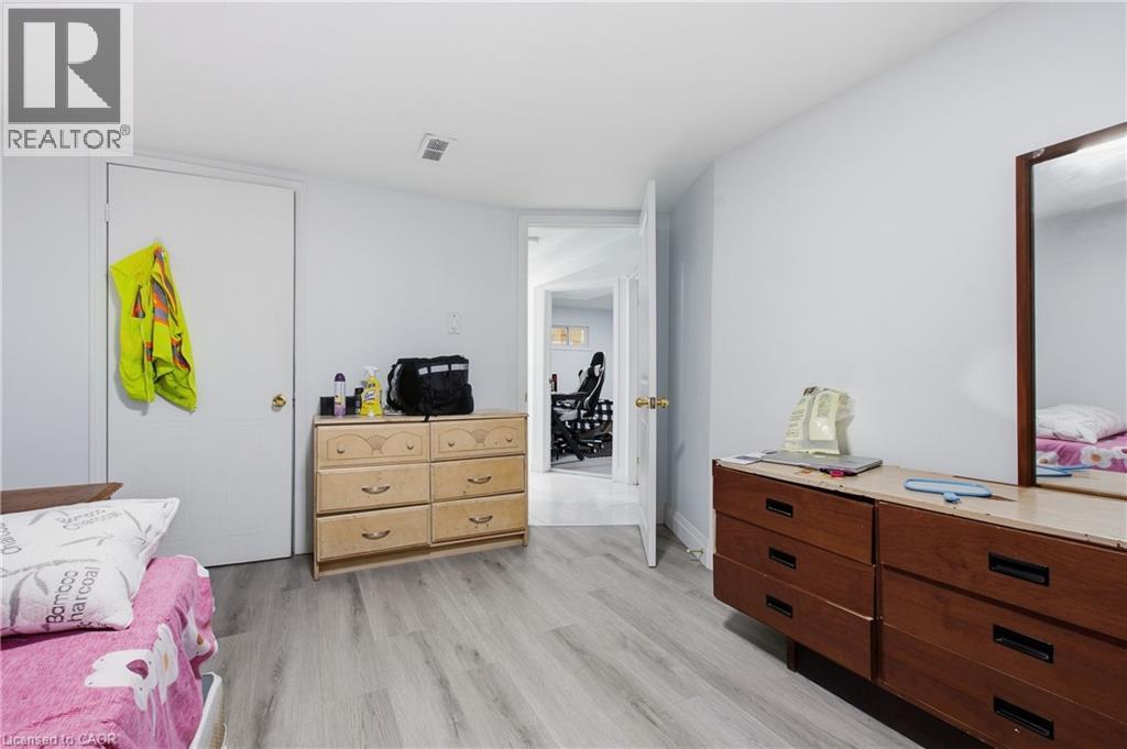 14 Avondale Boulevard Property Photo 37