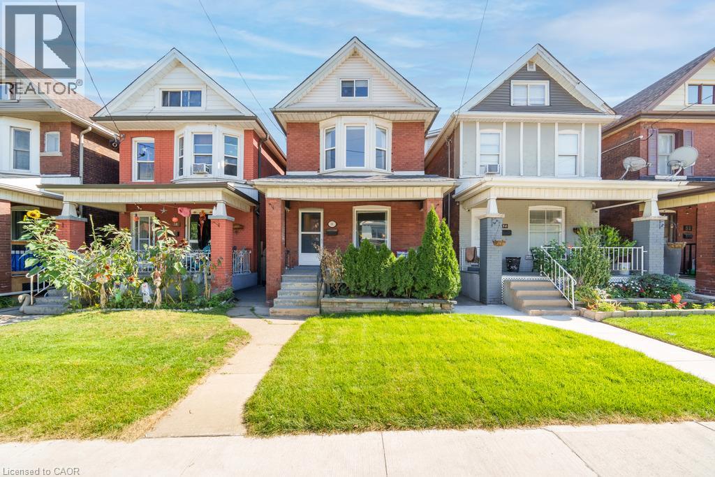 36 Sherman Avenue N Property Photo 1