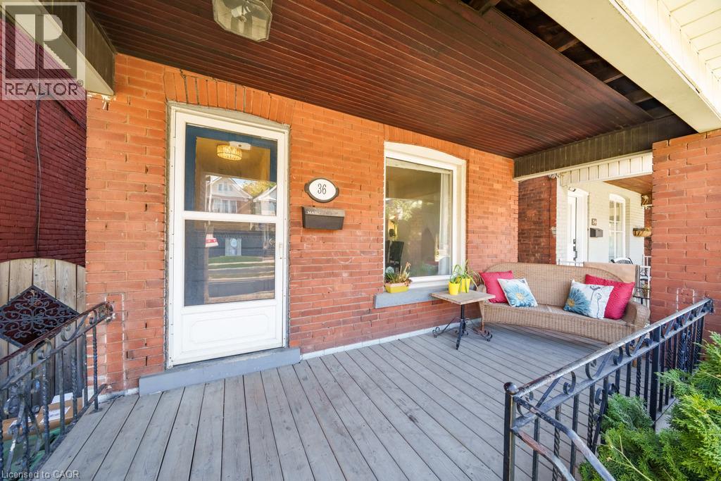 36 Sherman Avenue N Property Photo 2