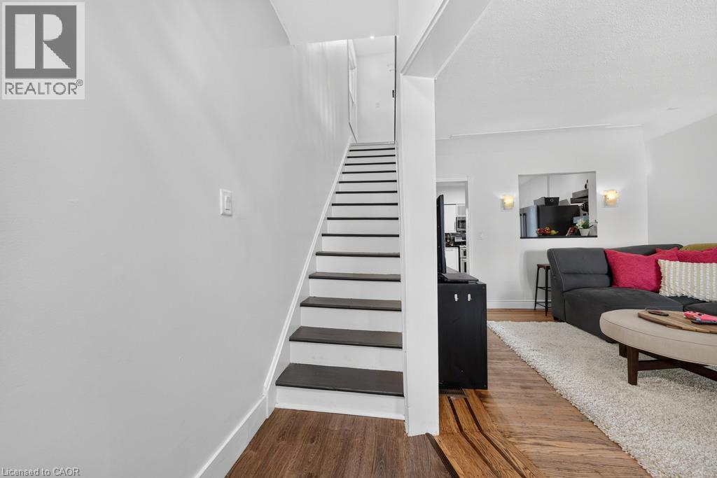 36 Sherman Avenue N Property Photo 4