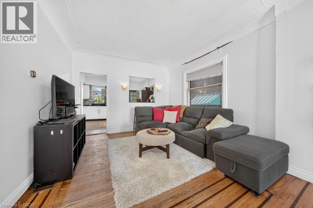 36 Sherman Avenue N Property Photo 7