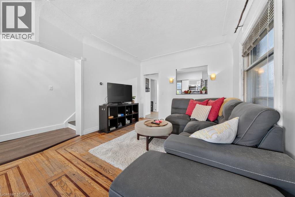 36 Sherman Avenue N Property Photo 8