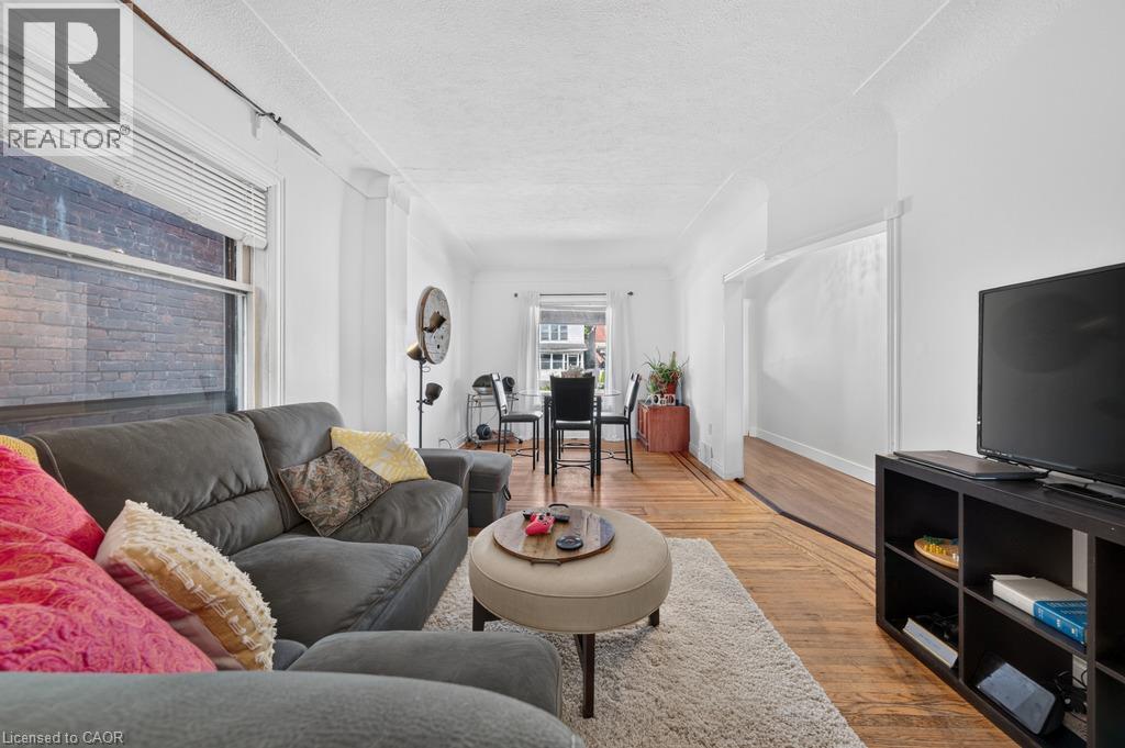 36 Sherman Avenue N Property Photo 9