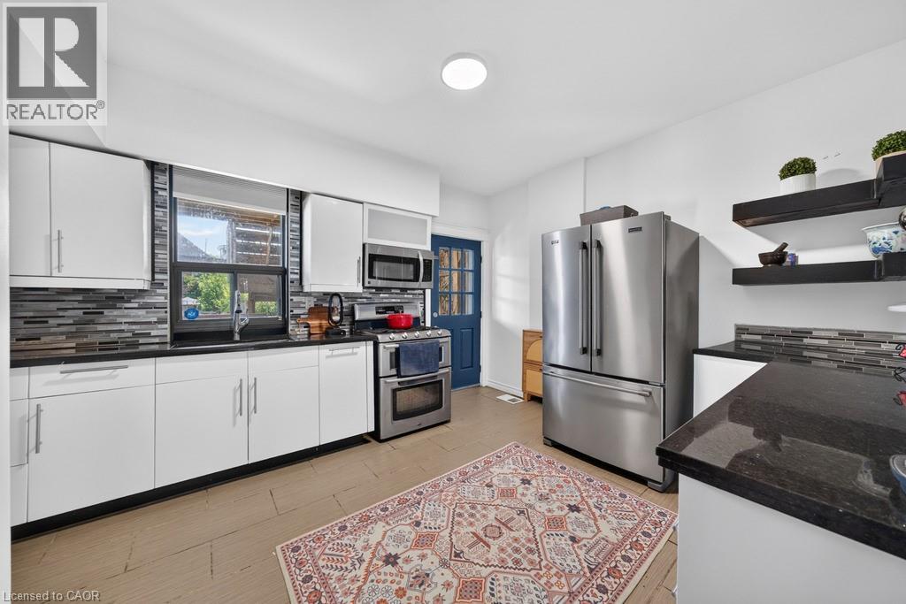 36 Sherman Avenue N Property Photo 13