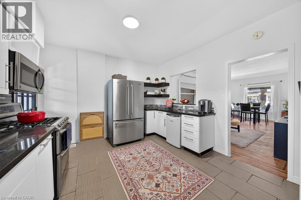 36 Sherman Avenue N Property Photo 14