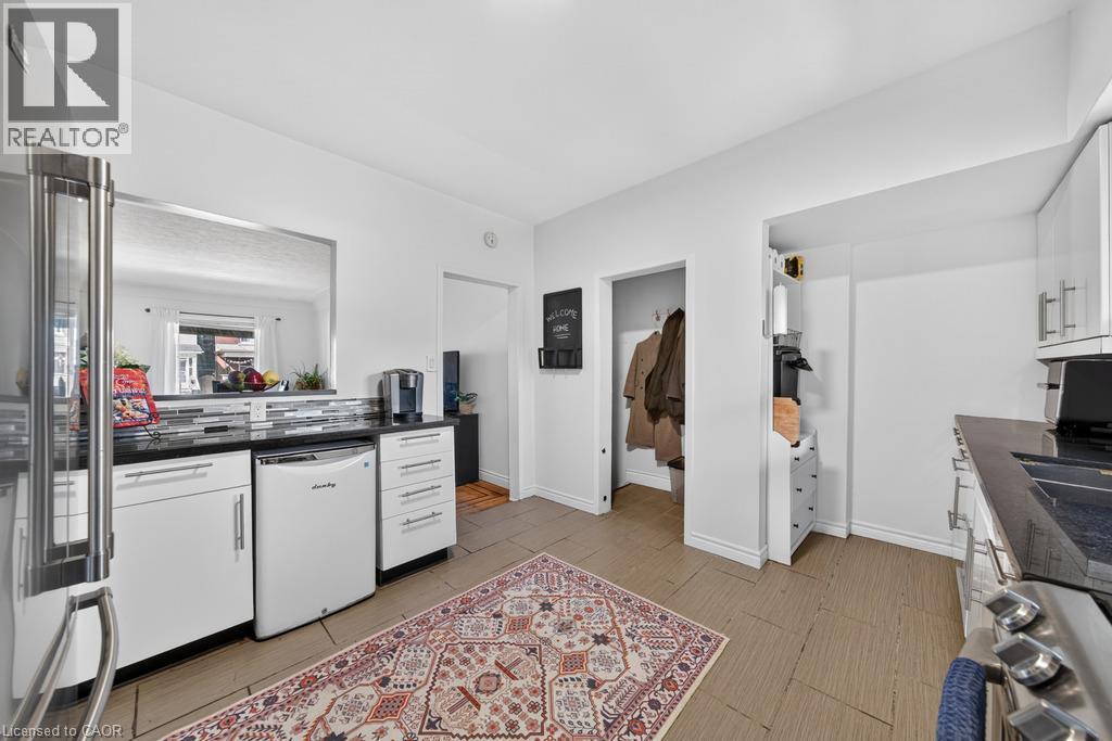 36 Sherman Avenue N Property Photo 15
