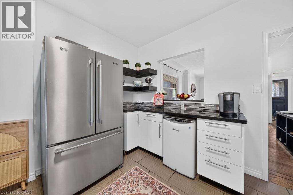 36 Sherman Avenue N Property Photo 16