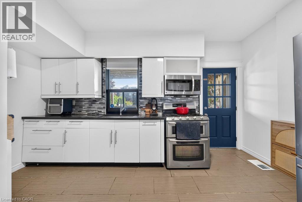 36 Sherman Avenue N Property Photo 17