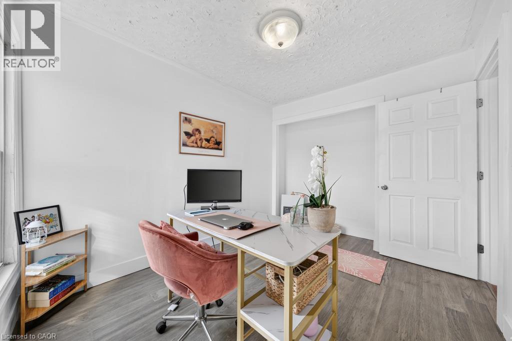 36 Sherman Avenue N Property Photo 19