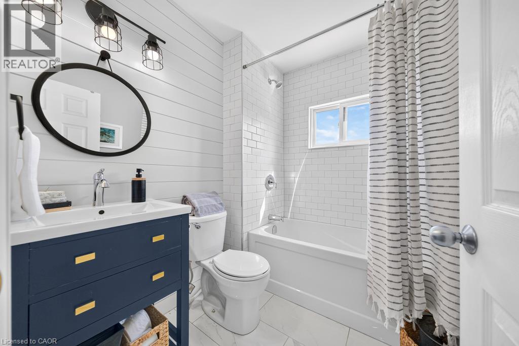 36 Sherman Avenue N Property Photo 20