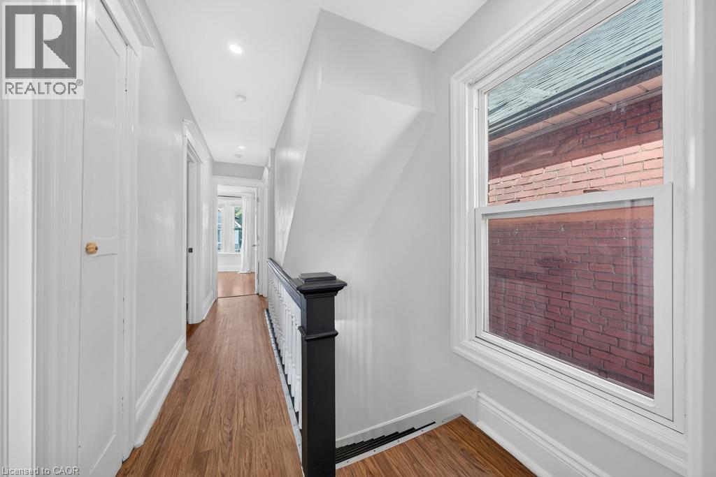 36 Sherman Avenue N Property Photo 21