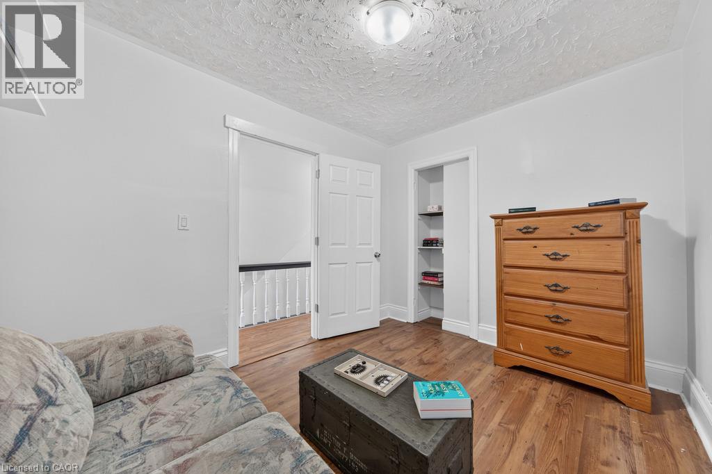 36 Sherman Avenue N Property Photo 23