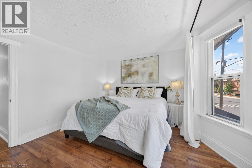 36 Sherman Avenue N Property Photo 24