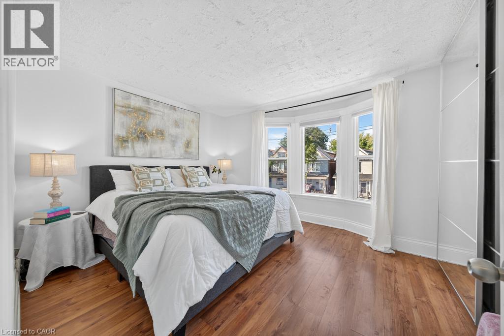 36 Sherman Avenue N Property Photo 25
