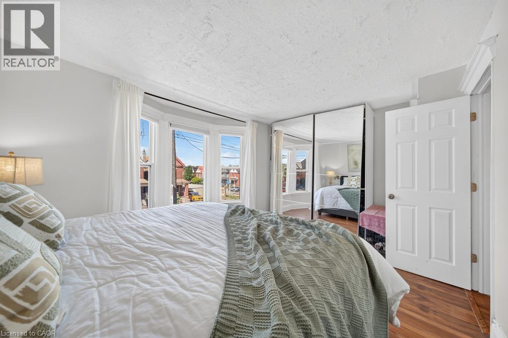 36 Sherman Avenue N Property Photo 26