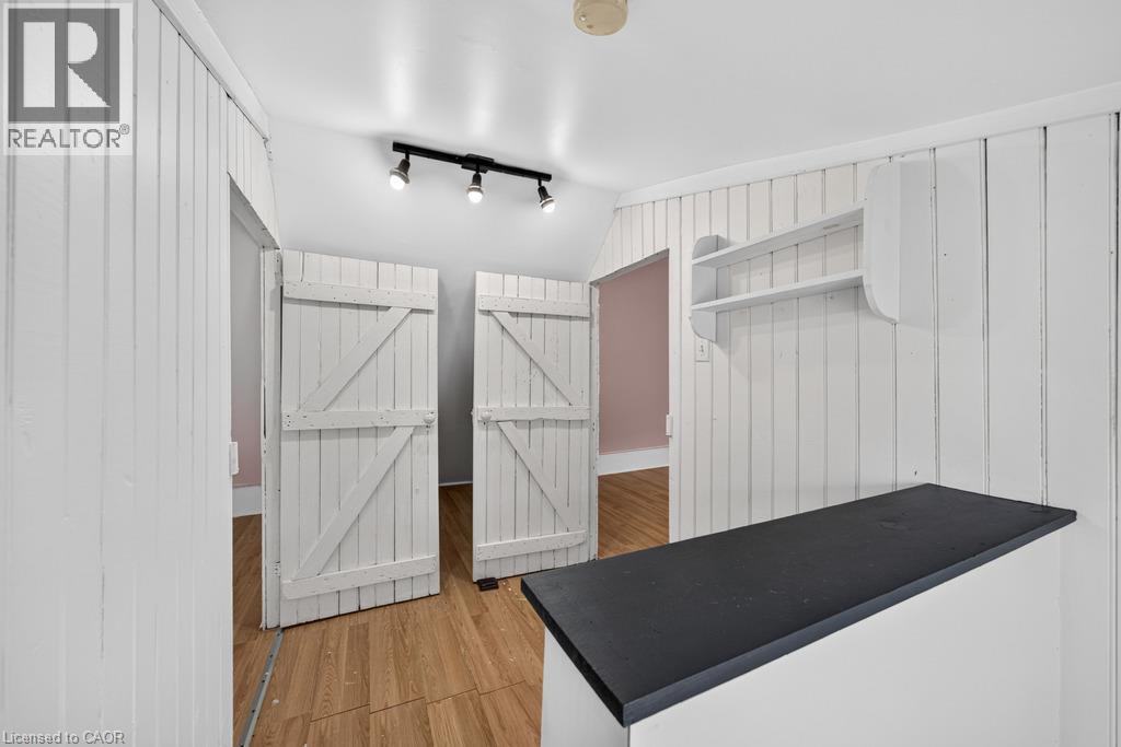 36 Sherman Avenue N Property Photo 27