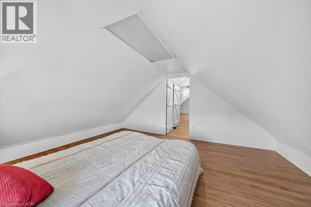 36 Sherman Avenue N Property Photo 31
