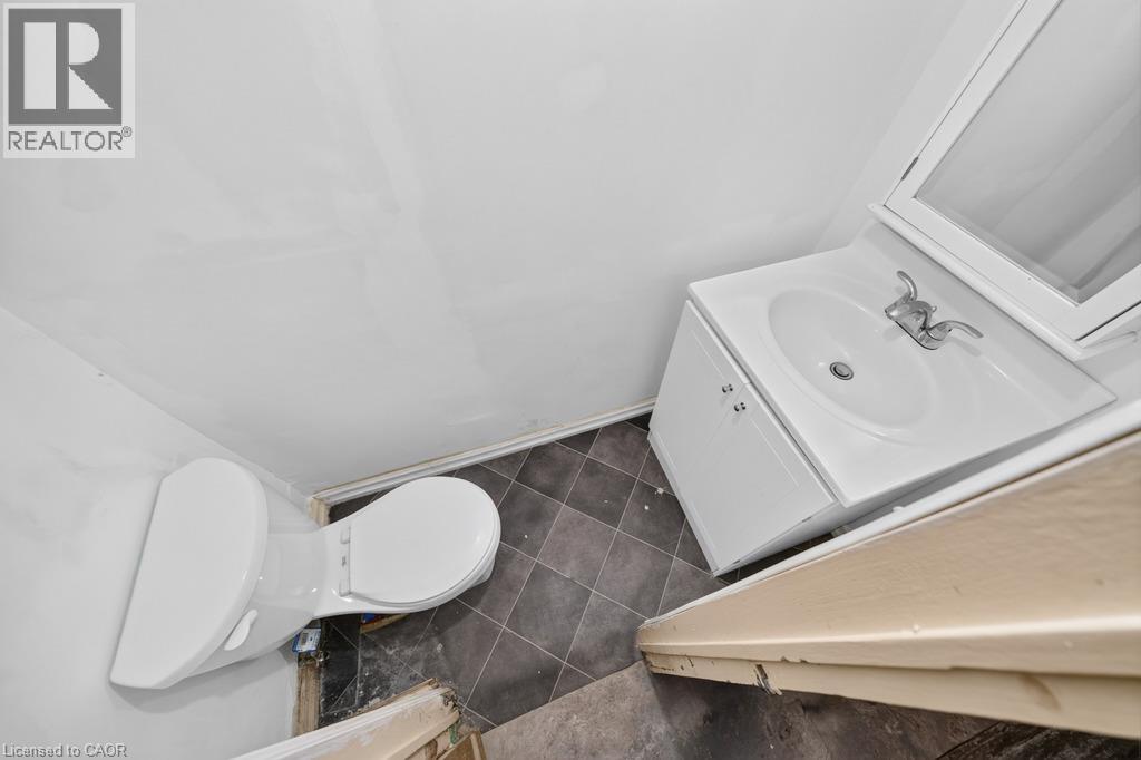 36 Sherman Avenue N Property Photo 34