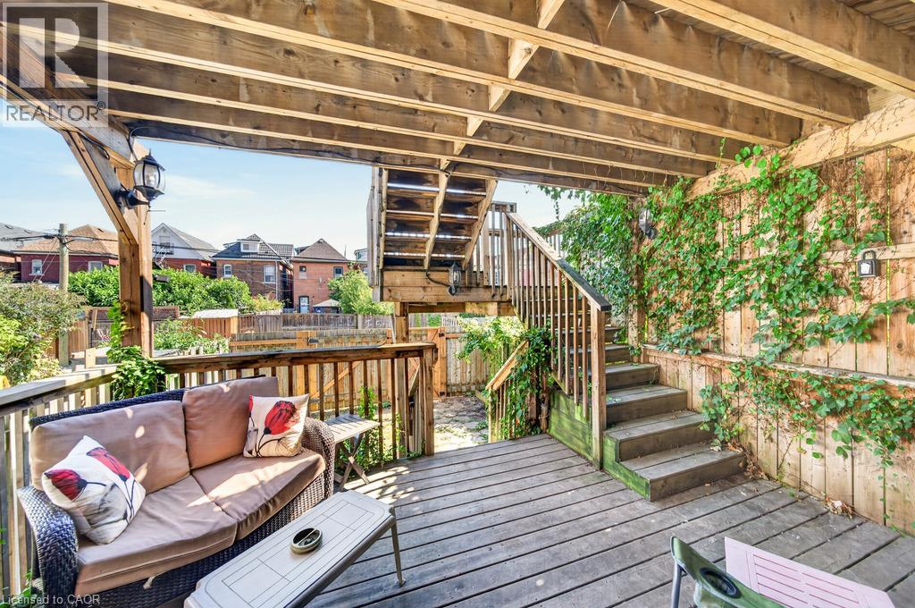 36 Sherman Avenue N Property Photo 39