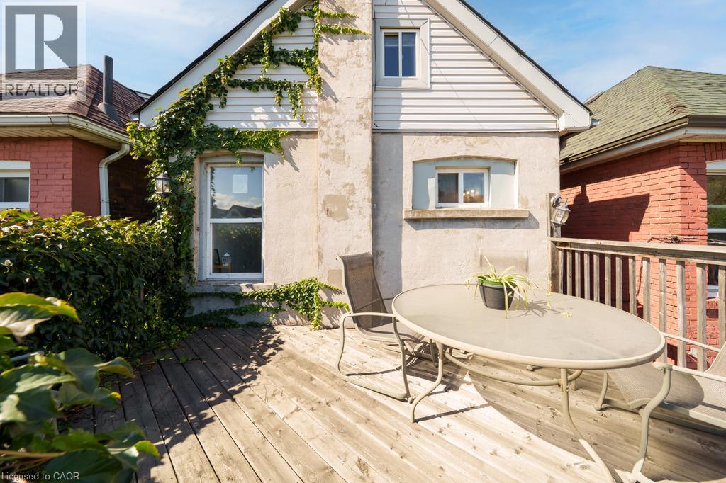 36 Sherman Avenue N Property Photo 42
