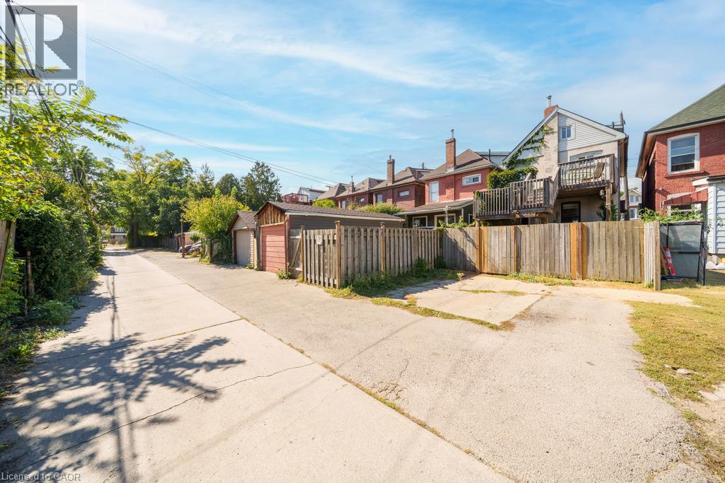 36 Sherman Avenue N Property Photo 45