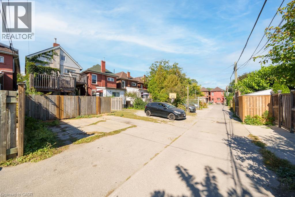 36 Sherman Avenue N Property Photo 46