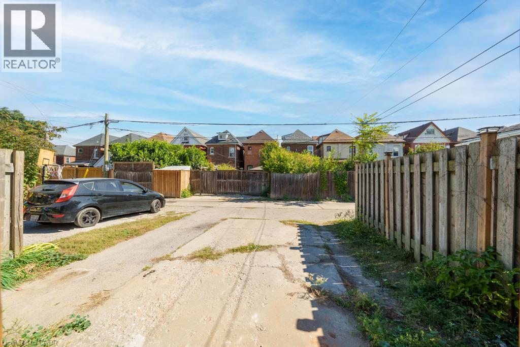 36 Sherman Avenue N Property Photo 47