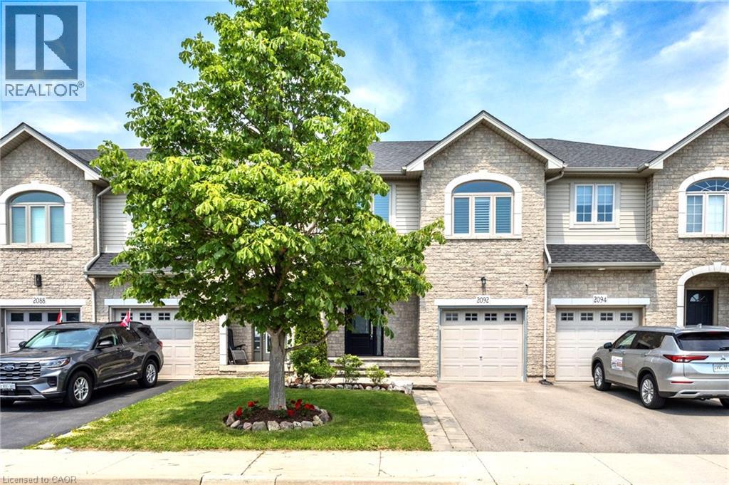 2092 English Crescent Photo de la propriété 1