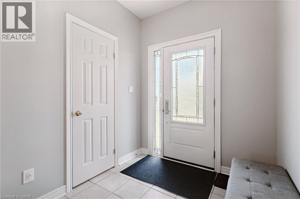 2092 English Crescent Property Photo 2