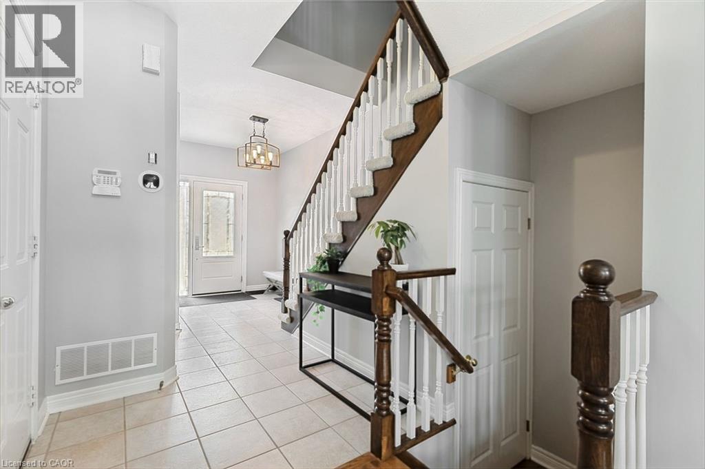 2092 English Crescent Property Photo 3