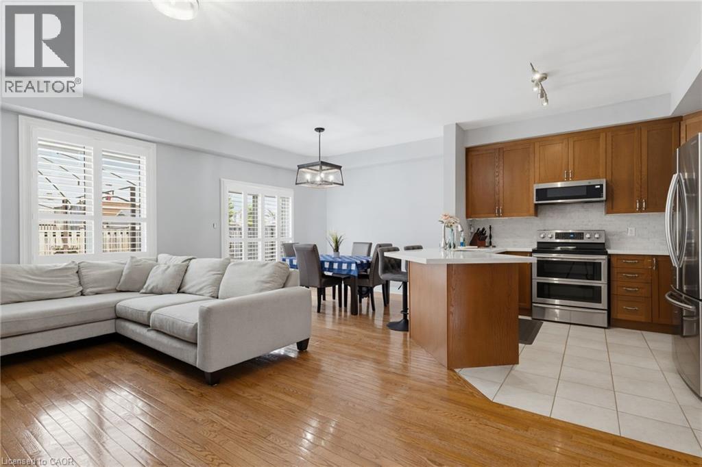 2092 English Crescent Property Photo 4