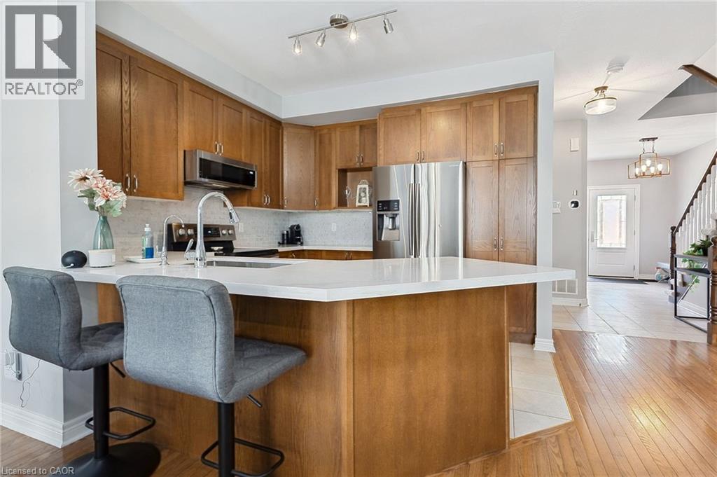 2092 English Crescent Property Photo 5