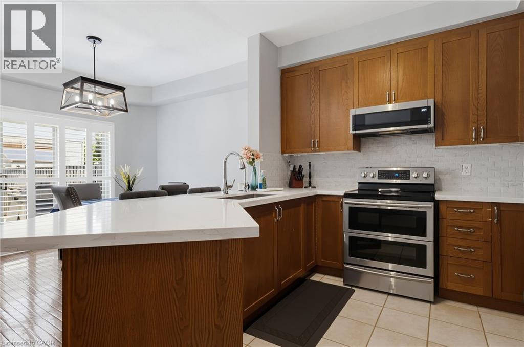 2092 English Crescent Property Photo 6