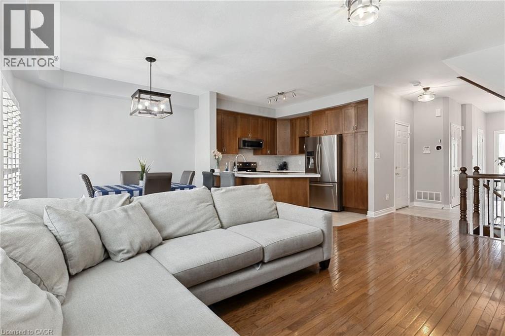 2092 English Crescent Property Photo 9