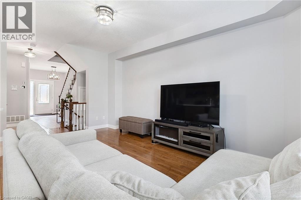 2092 English Crescent Property Photo 10